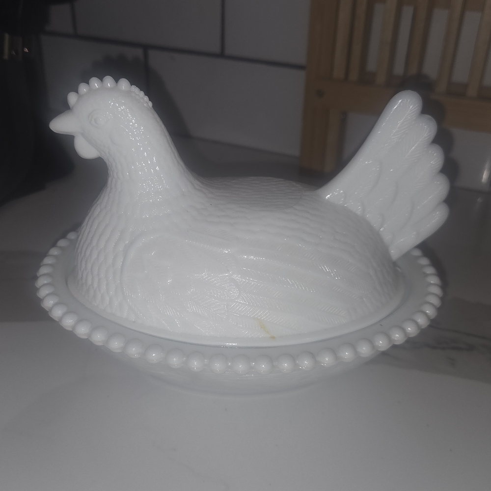 Vintage Indiana Milk Glass Hen on Nest Beaded Edge Covered Dish White